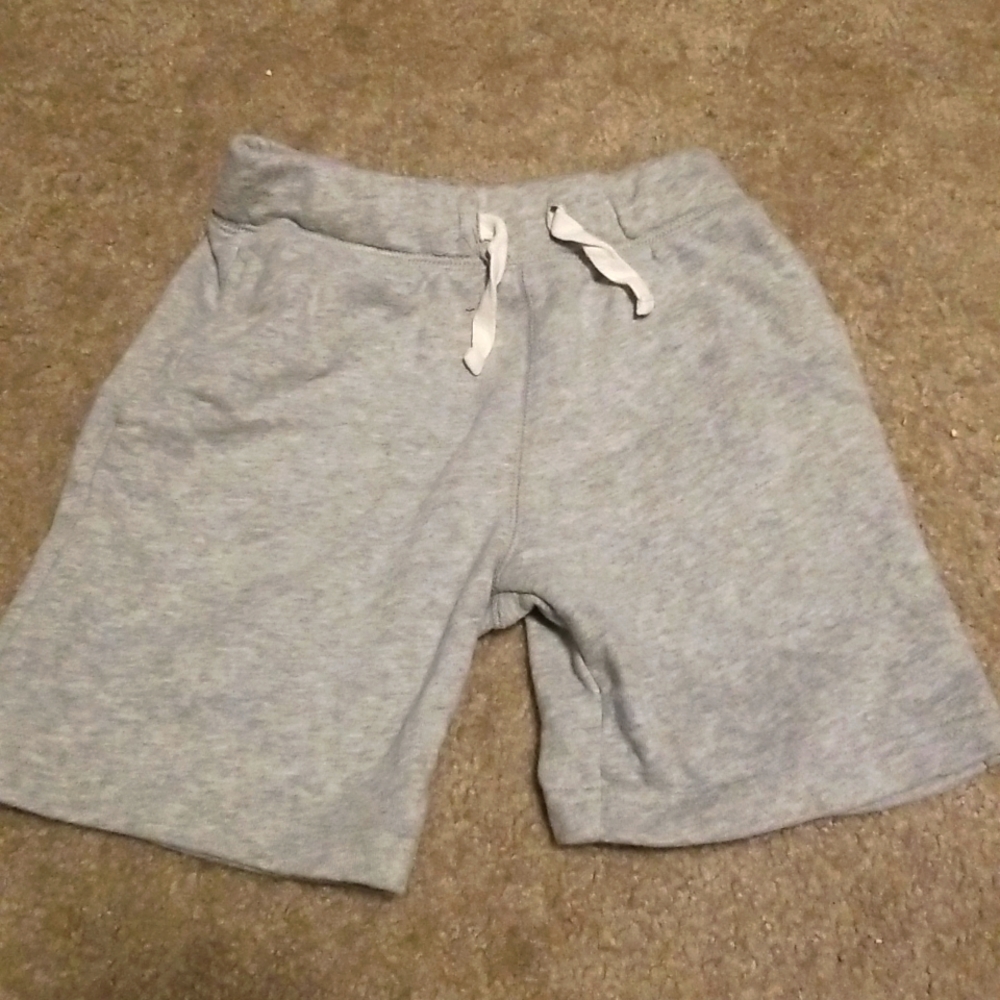 Super soft & comfy Children's Place Gray Shorts, Sz 5/6. BUNDLE TO SAVE!